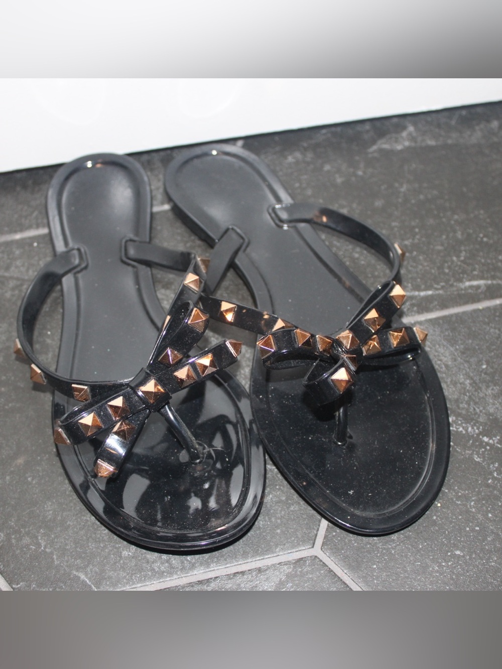 Black Studded Bow Jelly Flip Flop Thong Sandals Studs - Size 39 US 7-8.5 - Picture 2 of 7